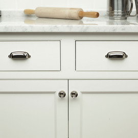 Cabinet and Furniture Knobs and Pulls